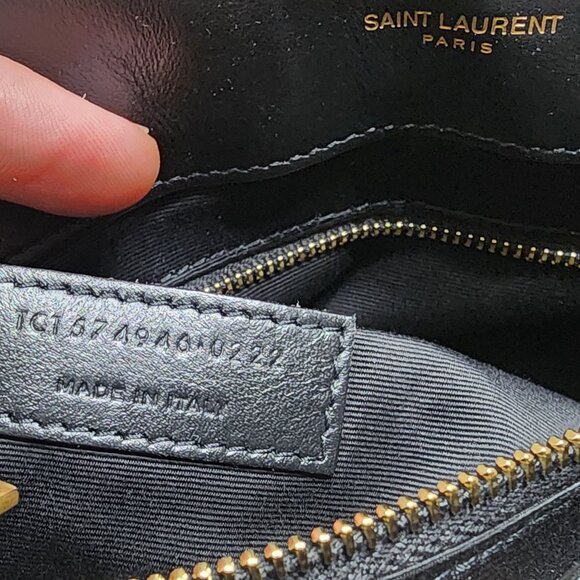 Saint Laurent ENVELOPE MEDIUM in MATELASSÉ lambskin - Picture 11 of 15